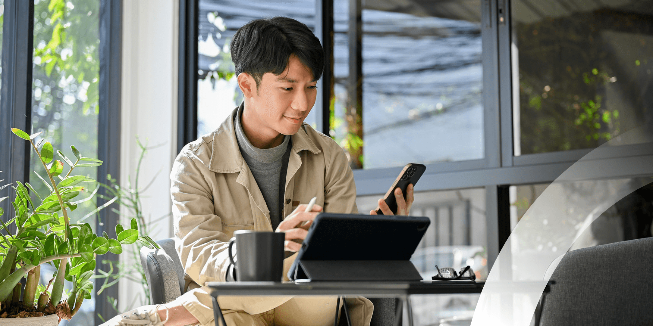 It's never been more important to streamline workplace technology and tackle “tool sprawl”. Caitlin Kirwan explores how you can get started.
