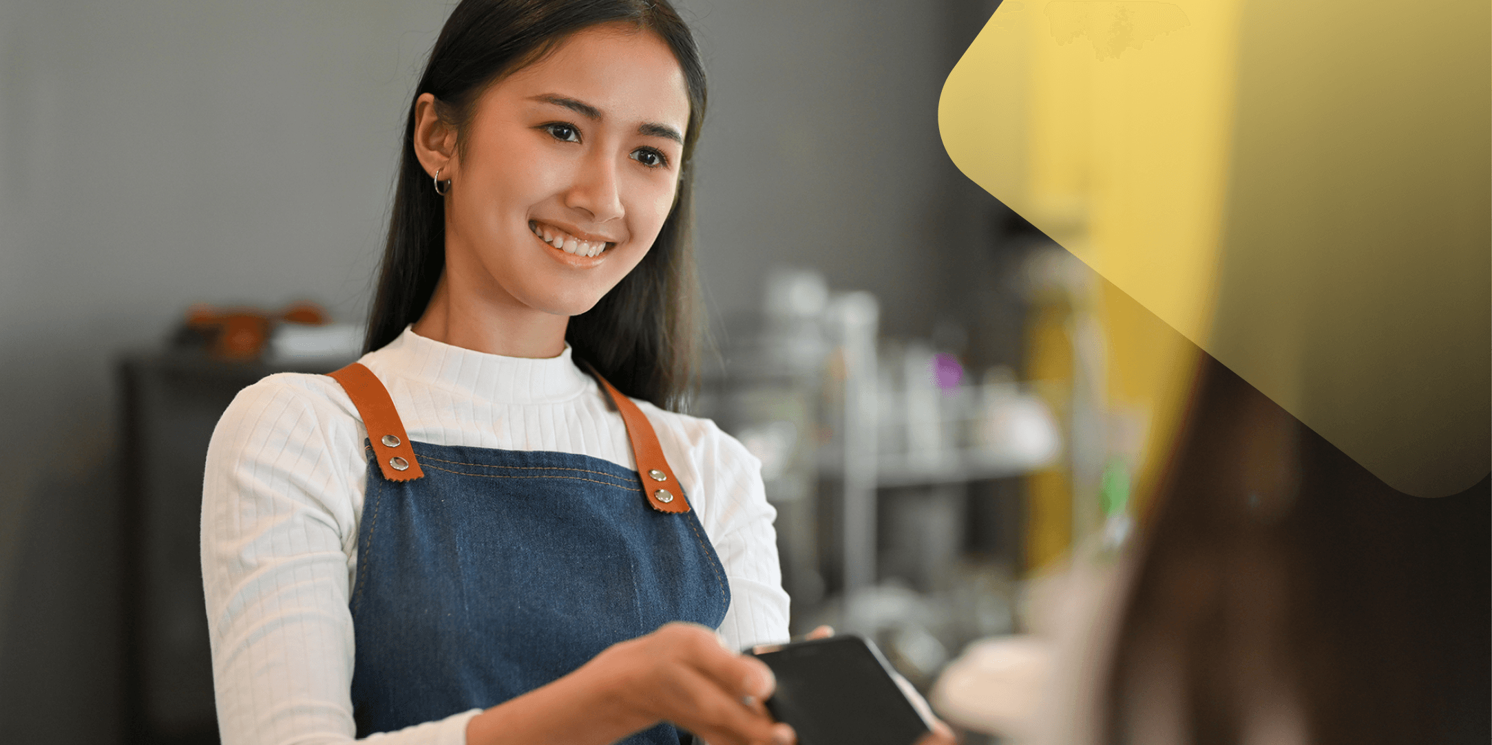 Joanna Parsons, award-winning internal comms expert, shares why frontline communication in 2025 is well overdue a rethink.